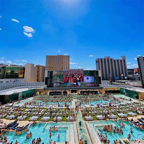vegas pool sportsbook|Circa Stadium Swim Las Vegas: Menu, Prices & Tips.